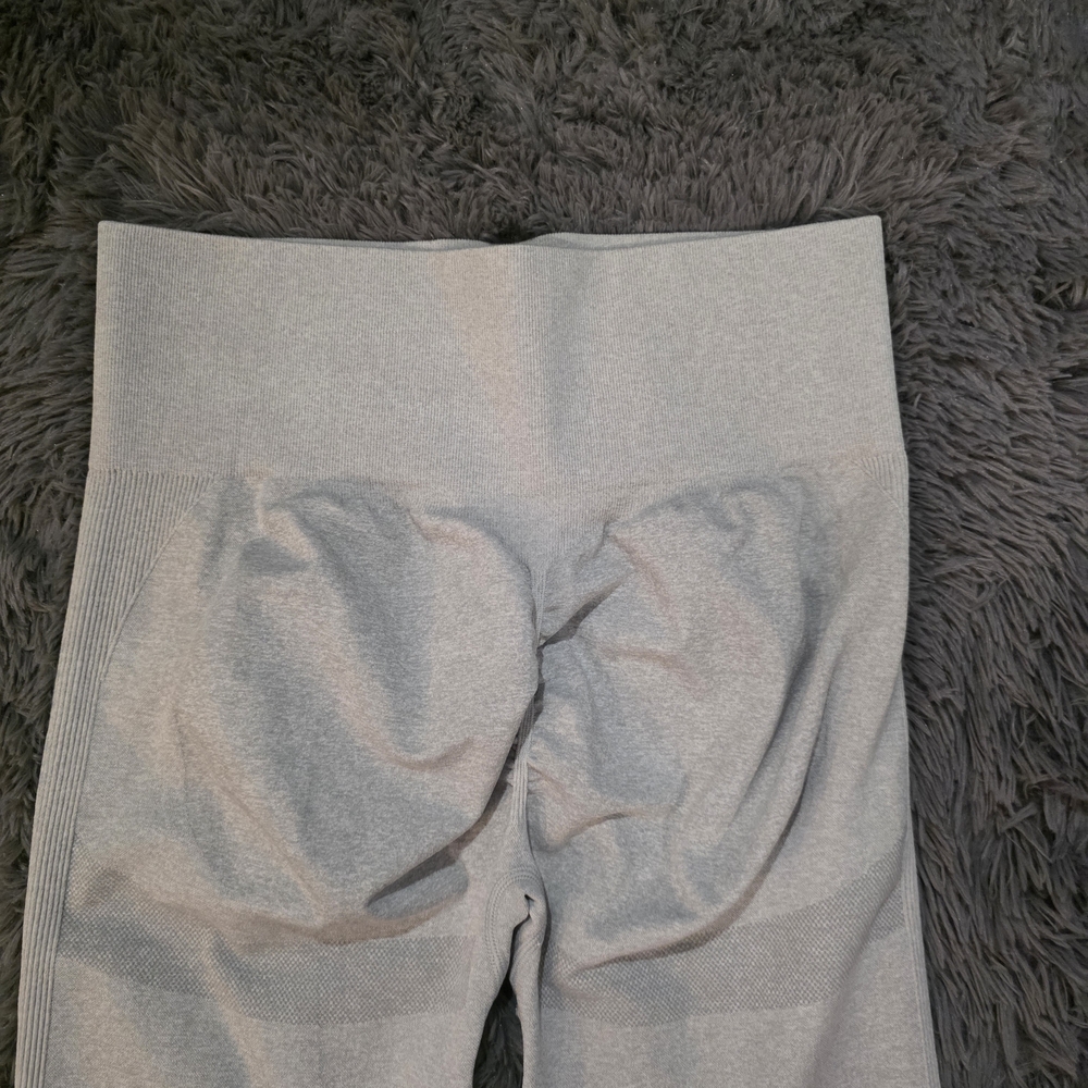 Seamless, high-waisted, contour-enhancing athletic leggings - Picture 7 of 7